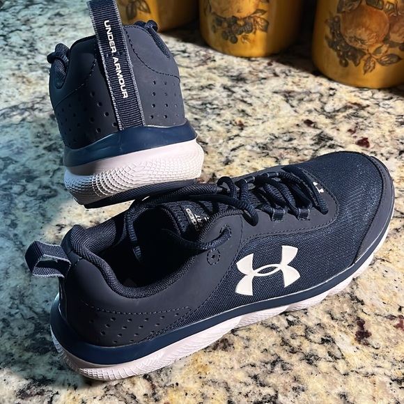 UNDER ARMOUR♦️CHARGED ASSERT RUNNING SHOE - Picture 2 of 14